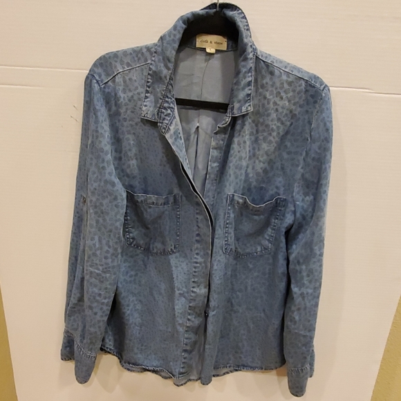 SOLD!! CLOTH & STONE Leopard Chambray Shirt - Size Large - Picture 1 of 5